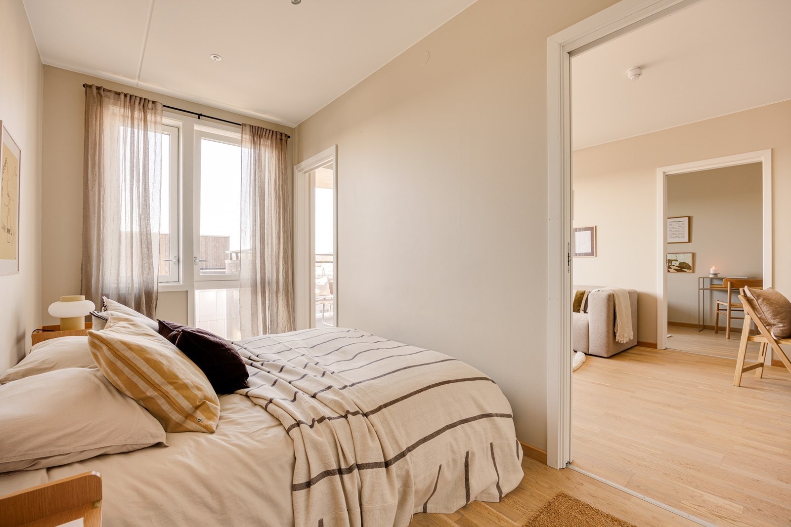 Delikat hovedsoverom med inngang fra to sider. Galleribilde