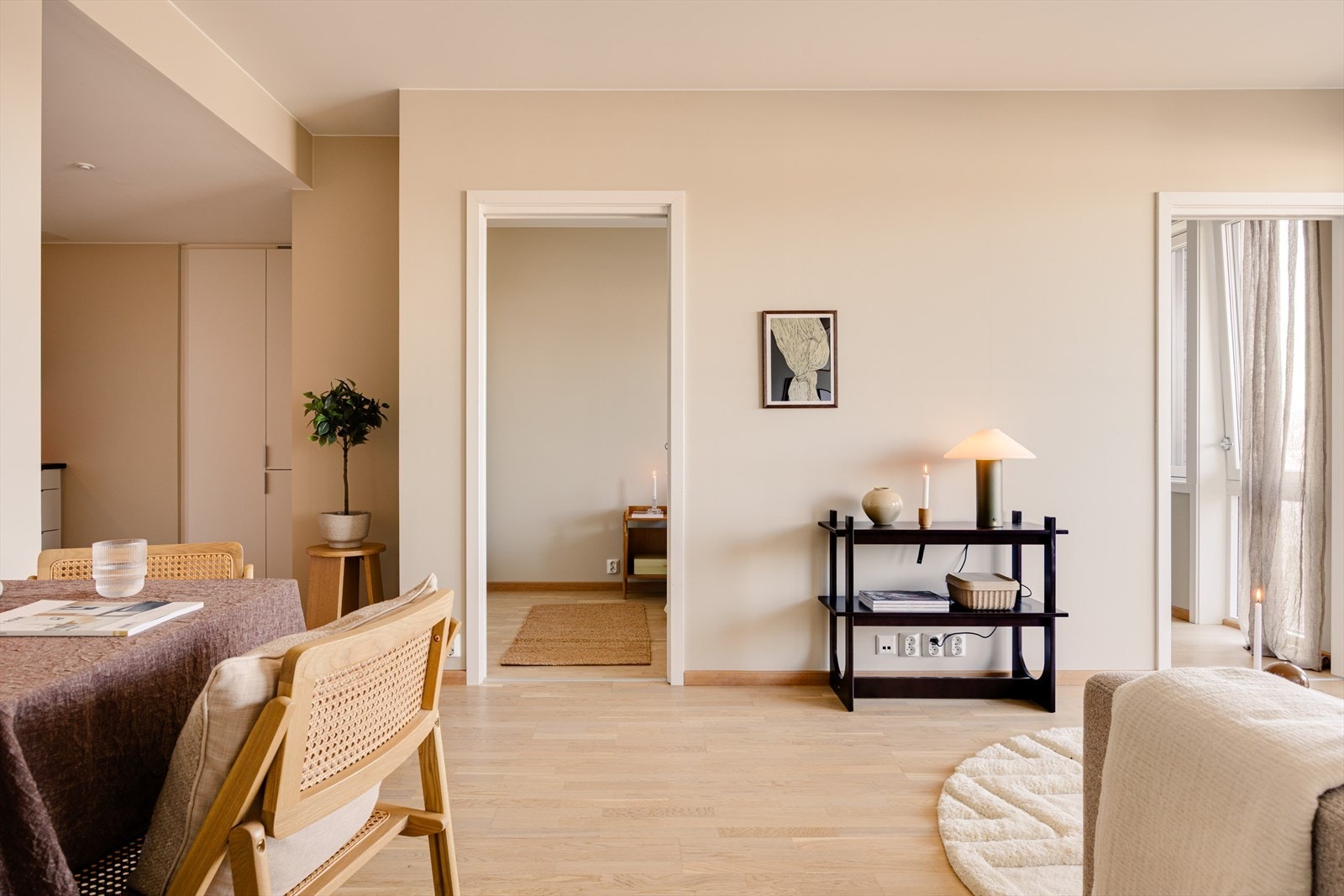 Leiligheten var ny i 2021 og har god standard på overflater og inventar. Galleribilde