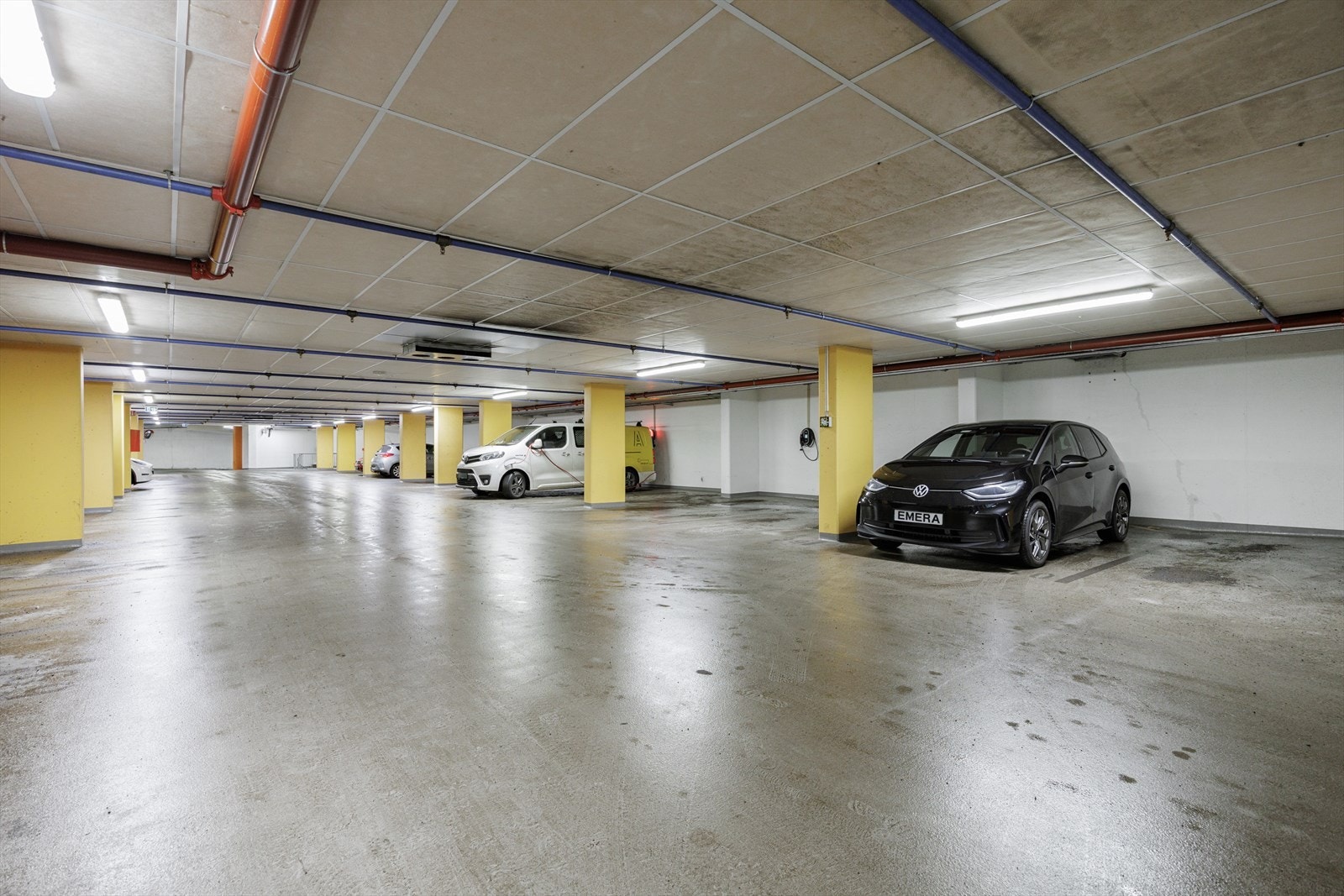 Garasjeplass nr. 40 medfølger. Galleribilde