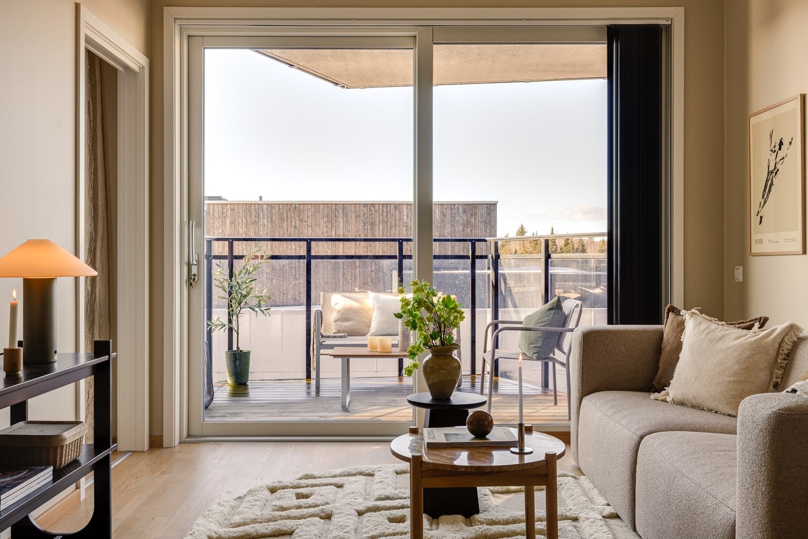 Fra stuen er det utgang til en vestvendt balkong på 7 m². Galleribilde