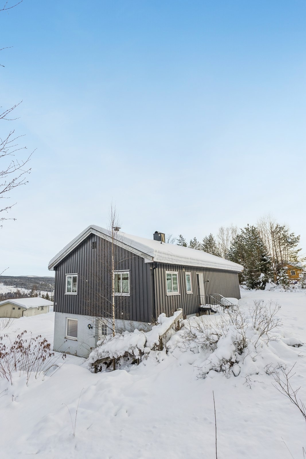 Enebolig fra 1958 med ny taktekking av Isola takshingel fra august 2024. Galleribilde