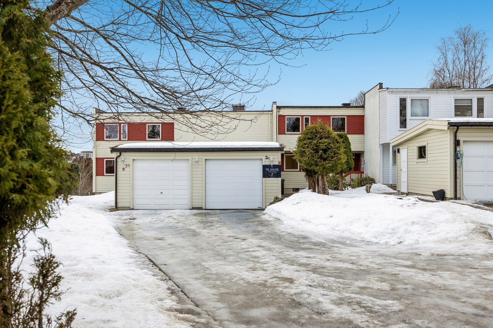 EIE eiendomsmegling ved Yasin Unal har gleden av å presentere Kolstadtunet 3C! En romslig og innholdsrik enebolig i kjede med flott beliggenhet i feltet. Her bor du rolig og tilbaketrukket med lite trafikkstøy og nærhet til flotte grøntområder. Foto: EFKT Galleribilde