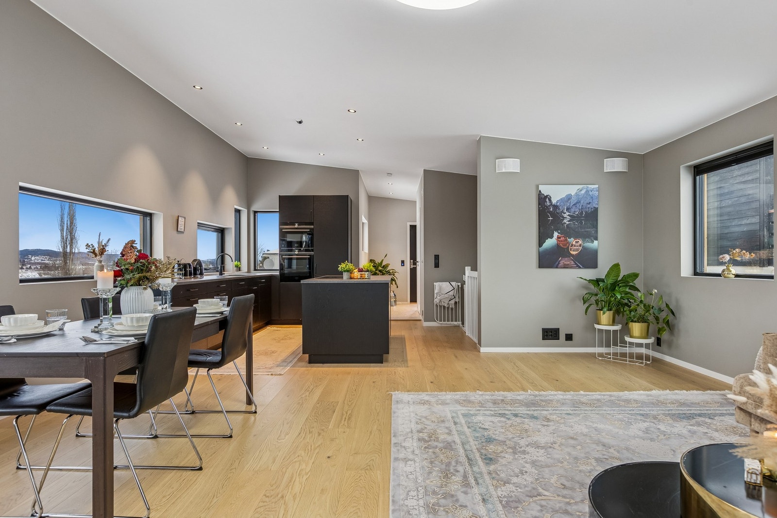 Stue/kjøkken løsningen måler 45 kvm. Galleribilde