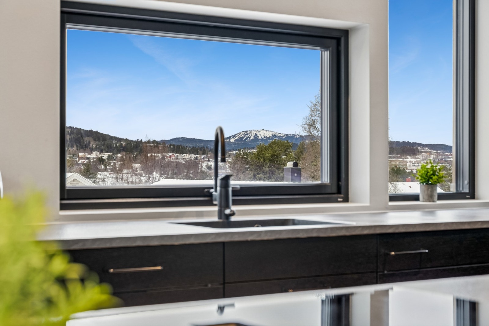 Boligen kan vise til en meget flott utsikt på Heimdal. Galleribilde