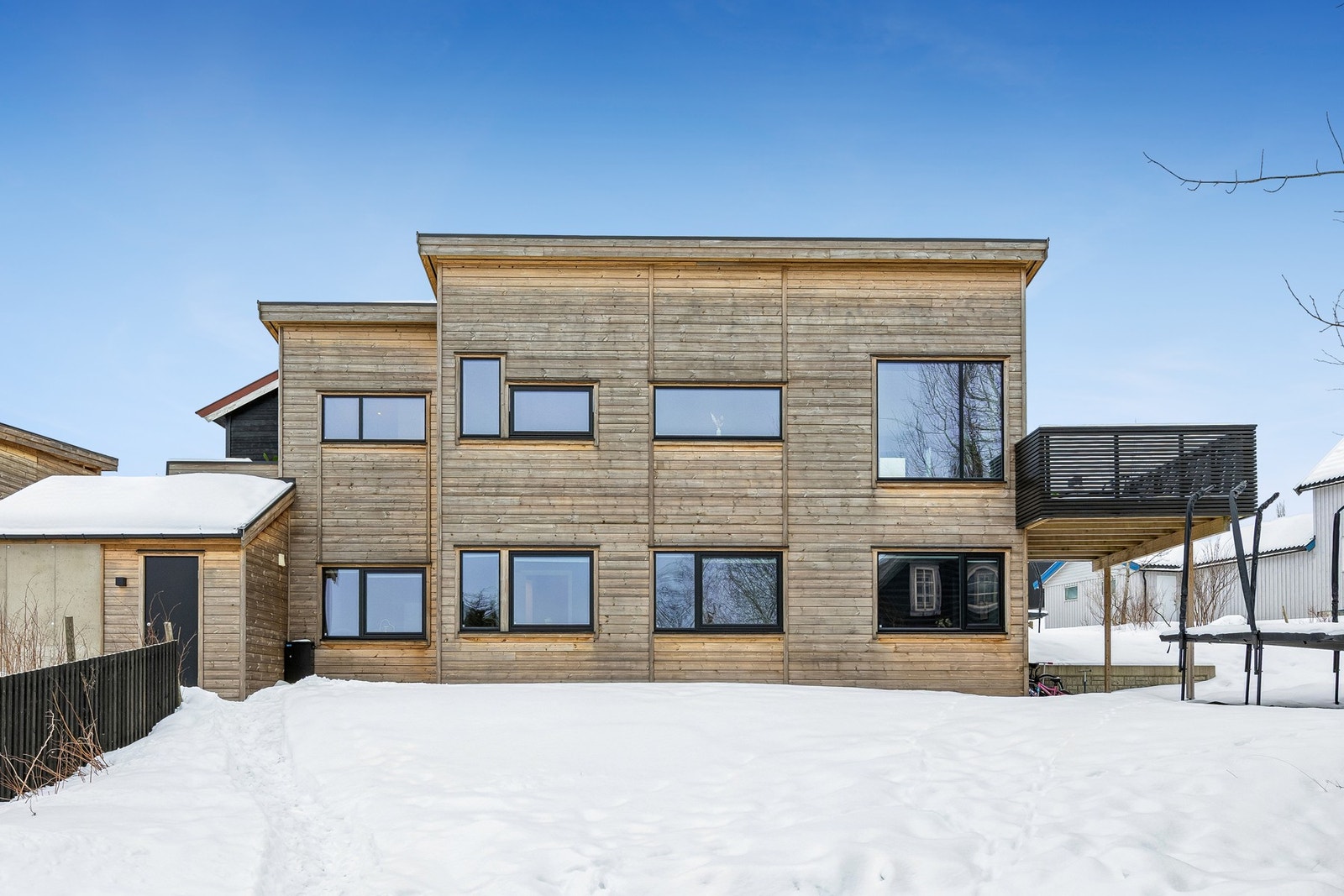 Elegant fasade som understreker boligens høye standard. Galleribilde