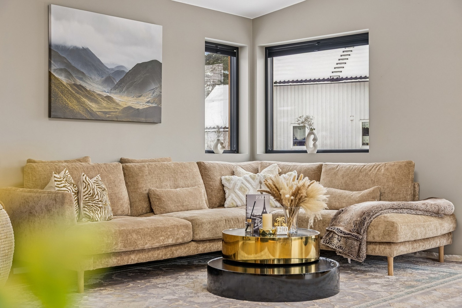 De nøytrale fargevalgene gjør det enkelt å sette sitt eget preg på interiøret. Galleribilde