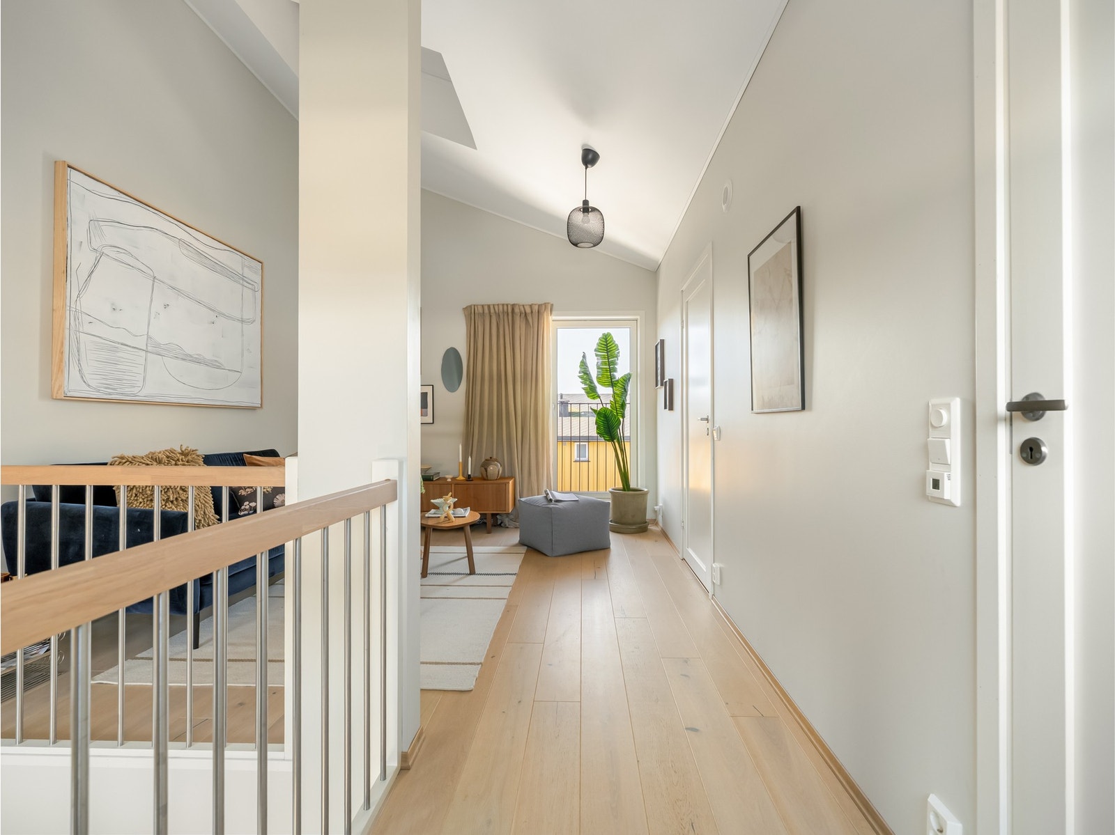 Legg merke til den generøse takhøyden som gir en luftig følelse. Galleribilde