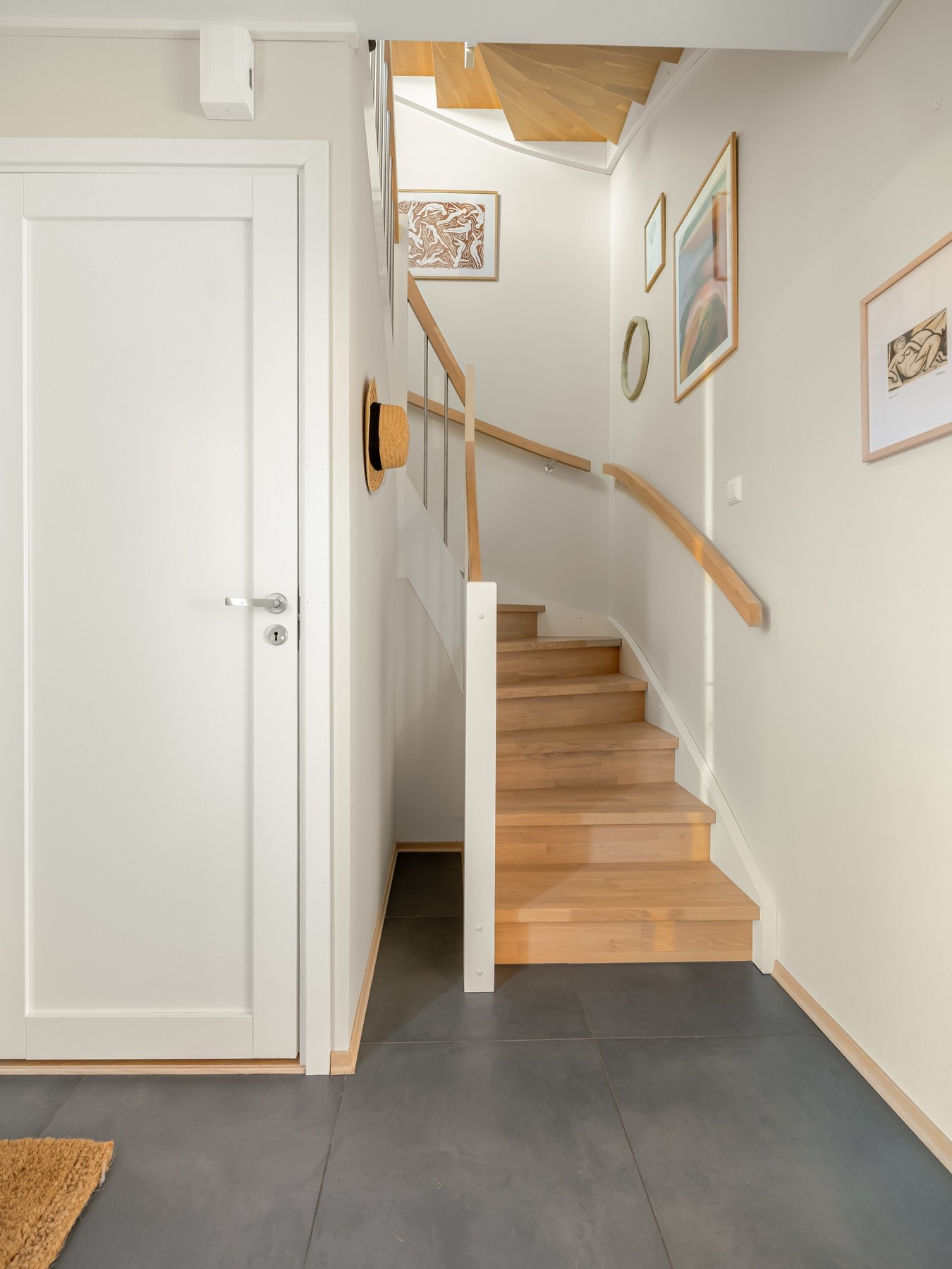 Trappen tar oss videre opp til leilighetens 2. etasje. Galleribilde