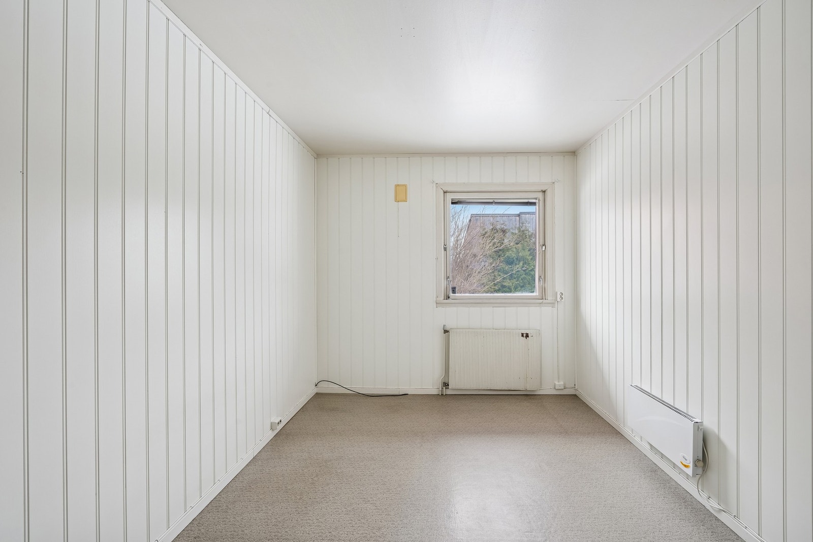 Det er tre romslige soverom i hovedetasjen. Galleribilde