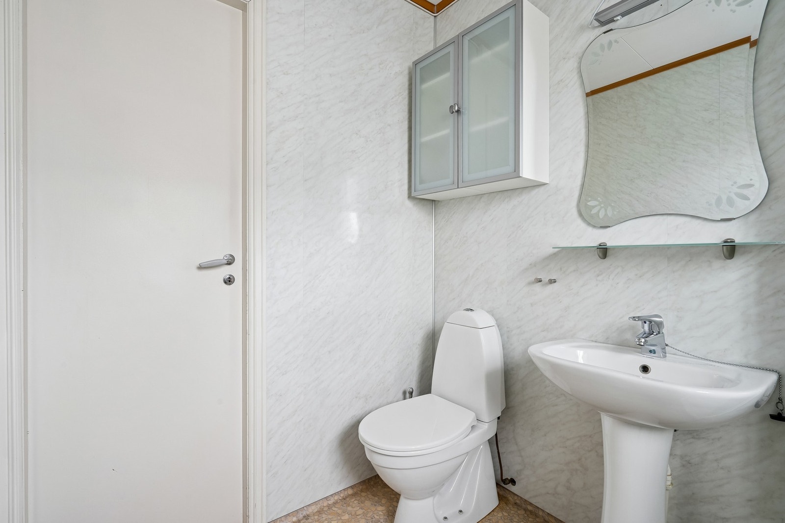 Badet finner man i hovedetasjen. Galleribilde