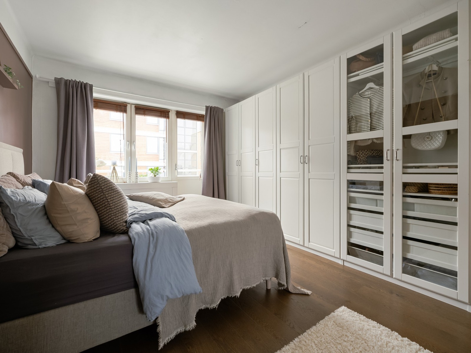 Om du ikke får plass til klærne dine her, er det fare for at du ikke får plass noe sted. Galleribilde