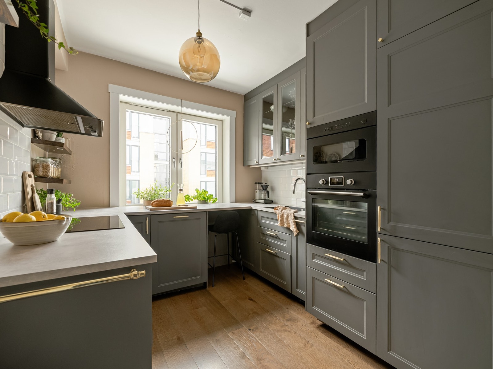 Det er også et nydelig, separat kjøkken fra 2023. Mer om dette senere. Galleribilde