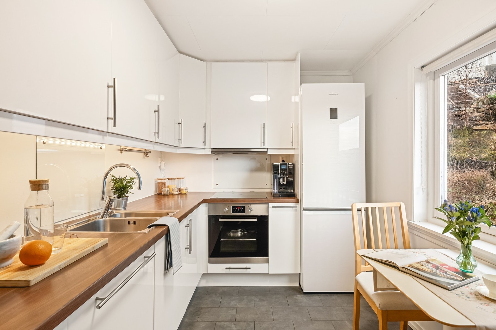 En innbydende tomannsbolig med familievennlig og praktisk beliggenhet i Øvre Ervik Galleribilde