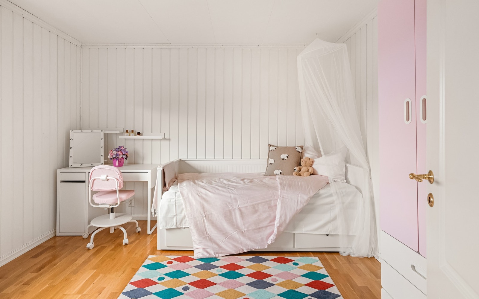 Et av boligens to soverom, et perfekt barnerom, gjesterom eller hjemmekontor Galleribilde