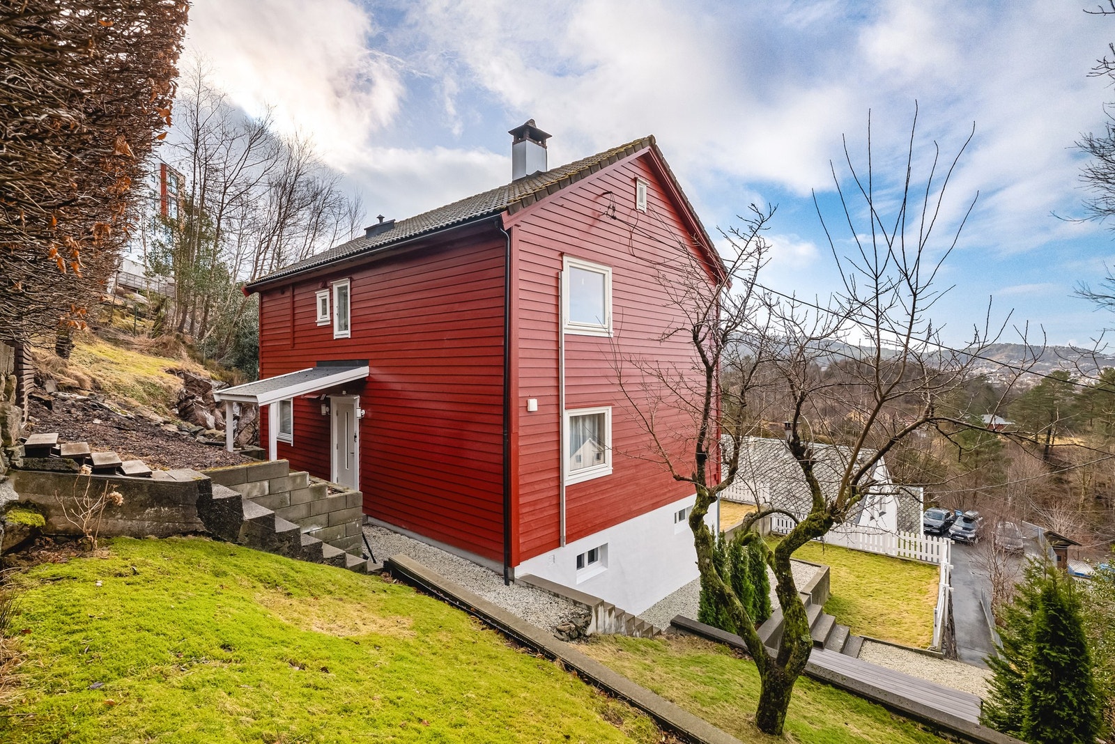 På loft og i kjeller finner du både boder og felles vaskekjeller Galleribilde