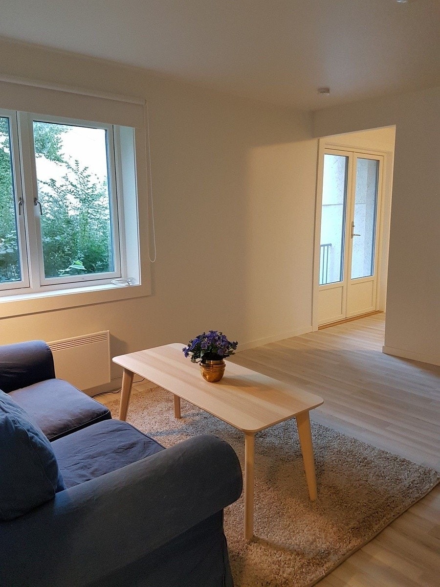 Stue sett mot soverom (obs møbler er fra tidligere leietaker, følger ikke med) Galleribilde