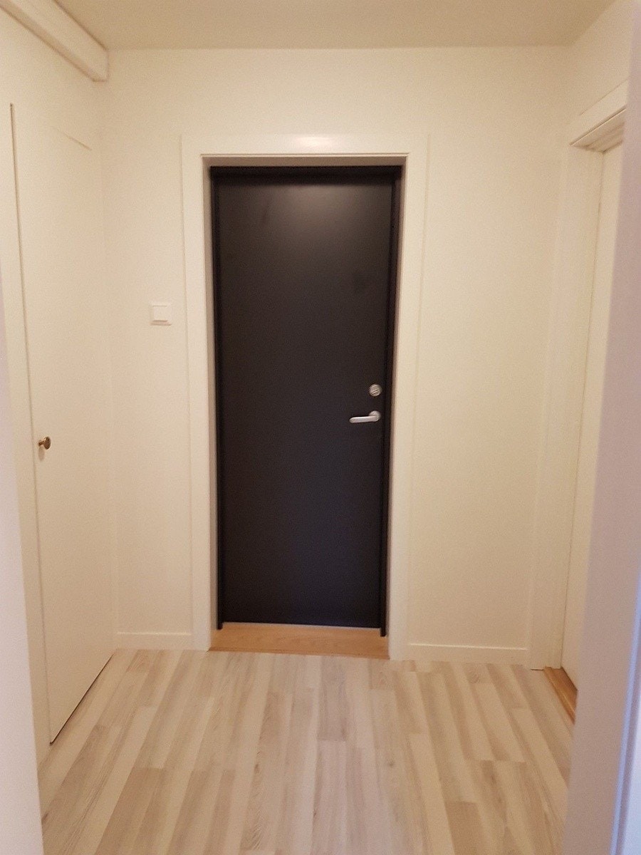 Inngangsparti sett innefra Galleribilde