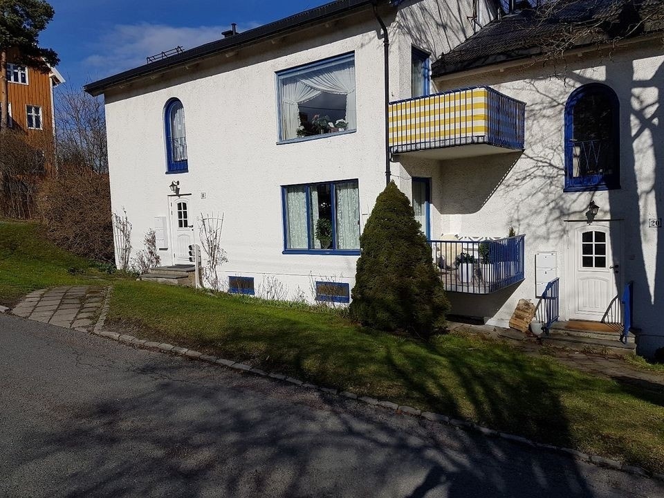 Inngangsparti sett fra gaten Galleribilde