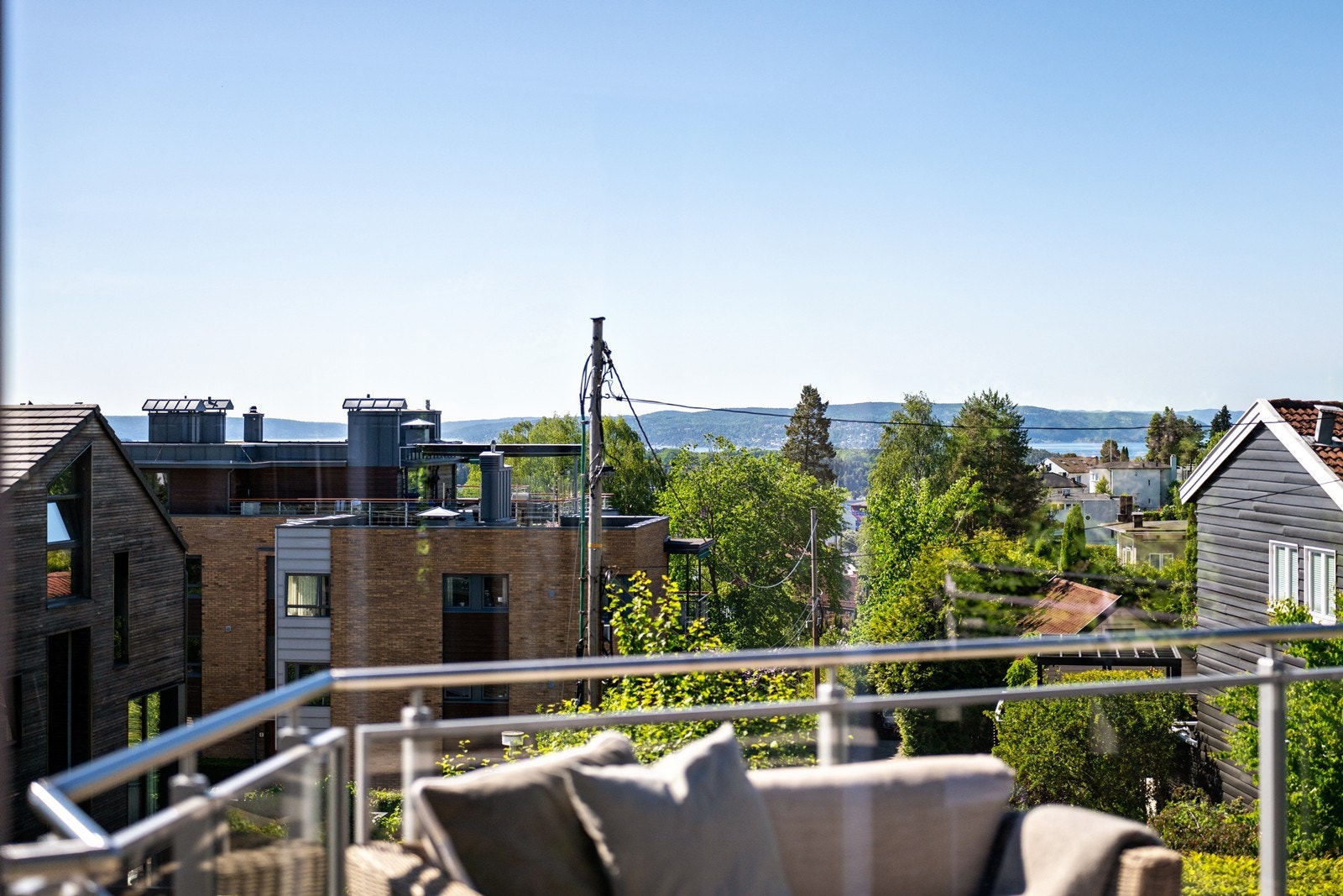 Fra stuen er det en nydelig utsikt mot Bygdøy og Nesodden. Galleribilde