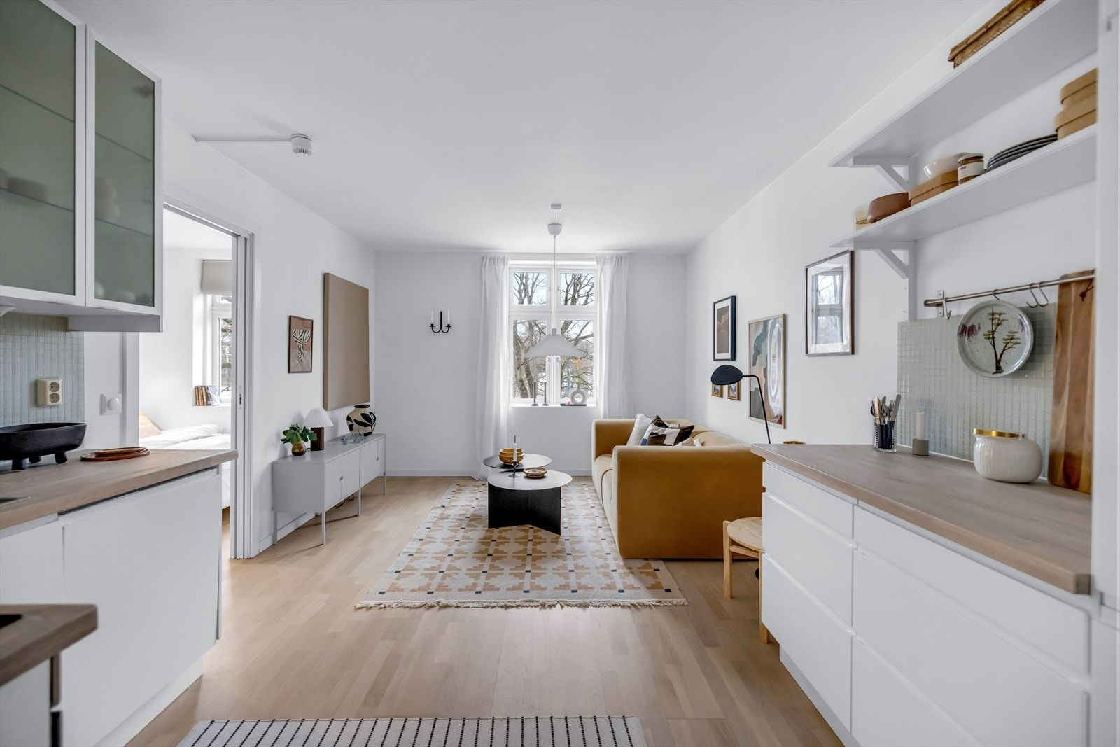 Velkommen inn i en lys og hyggelig 2-roms med utsikt mot park! Galleribilde