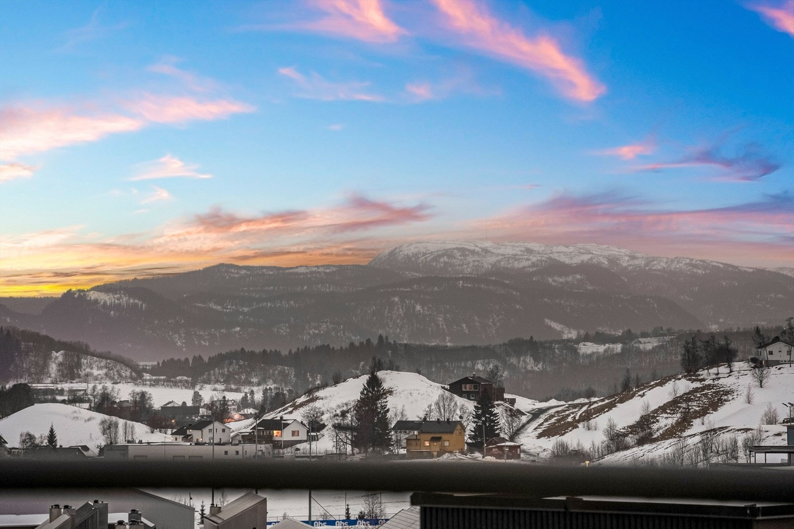 Utsikten nytes til fulle fra den store balkongen. Galleribilde