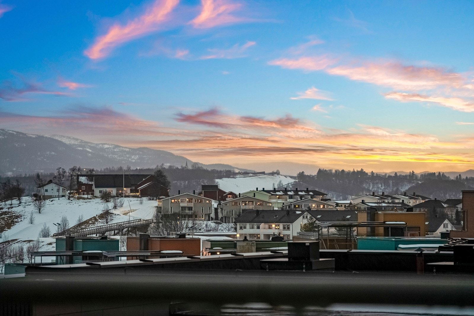 Omgivelsene er stille og rolige, med flotte turmuligheter sommer som vinter. Galleribilde