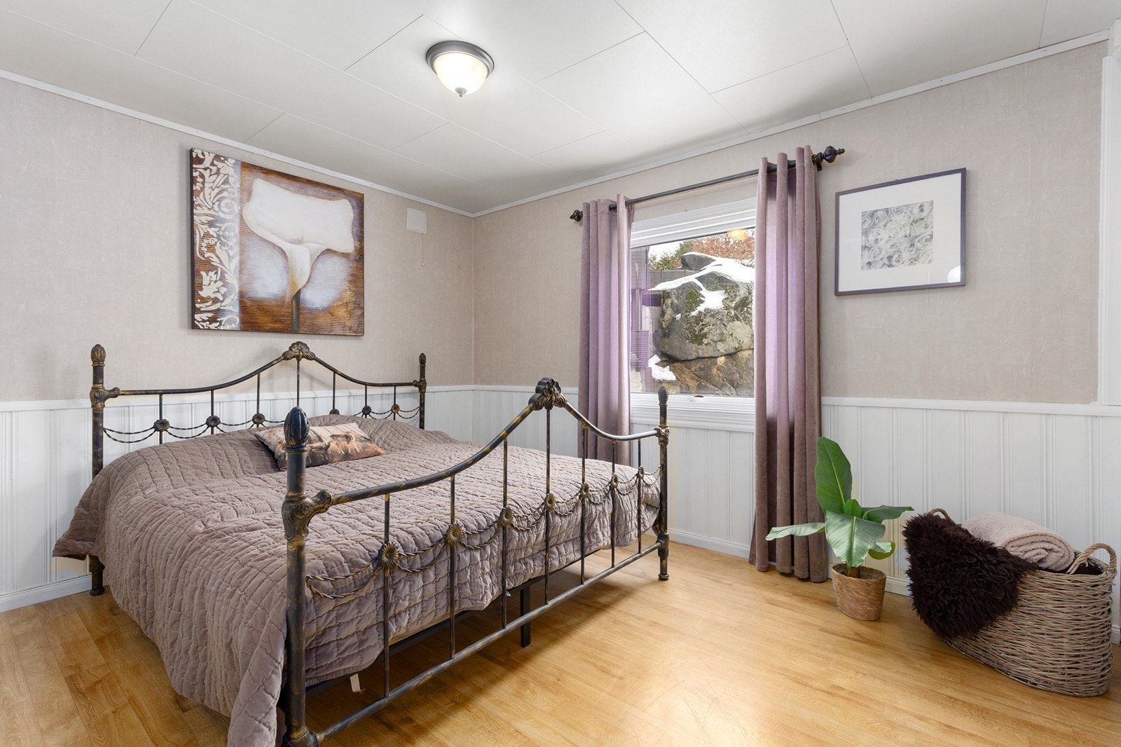 Hovedsoverom med skyvedørsgarderobe Galleribilde