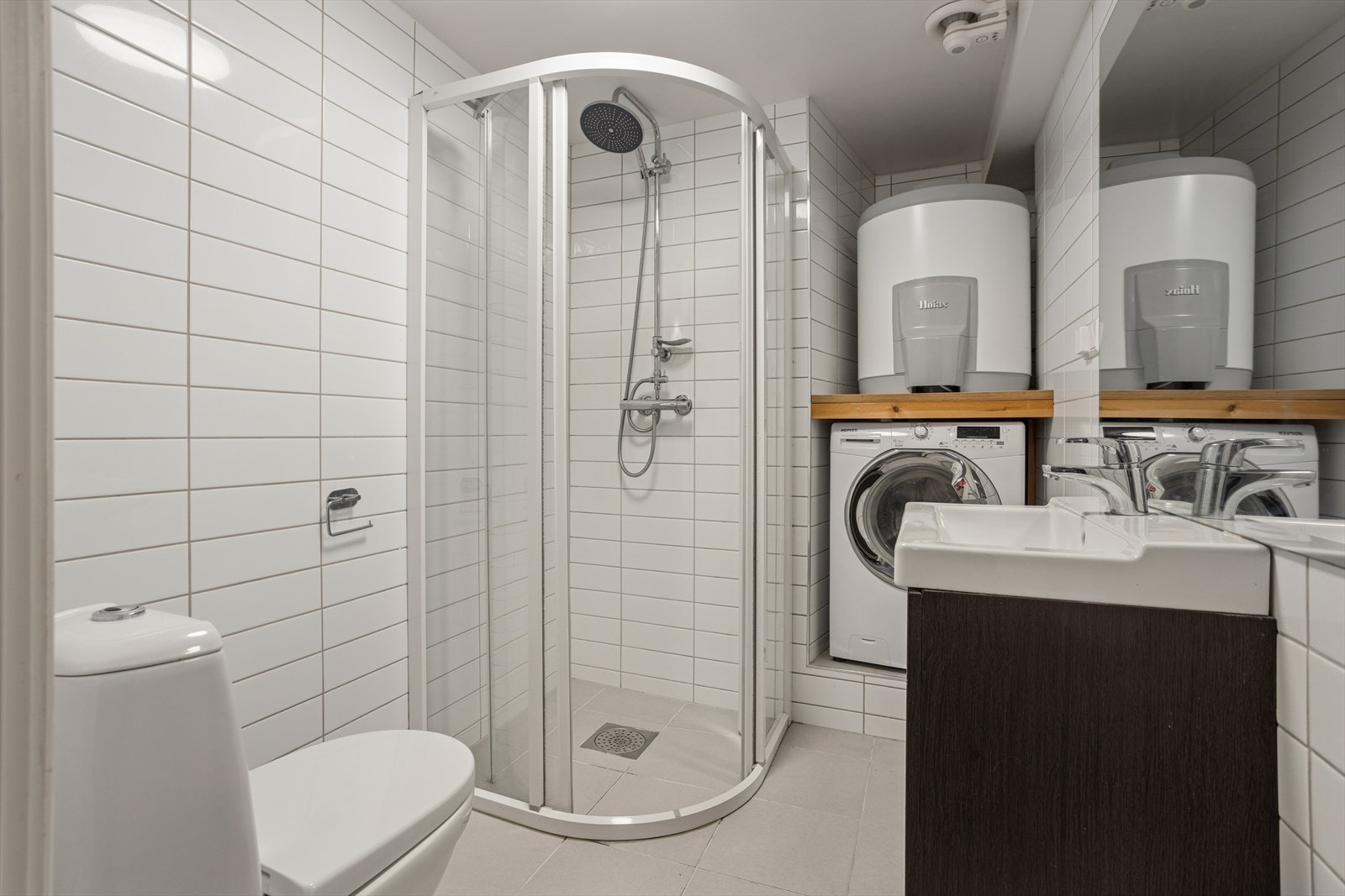 Moderne bad i underetasjen, renovert i 2014. Galleribilde