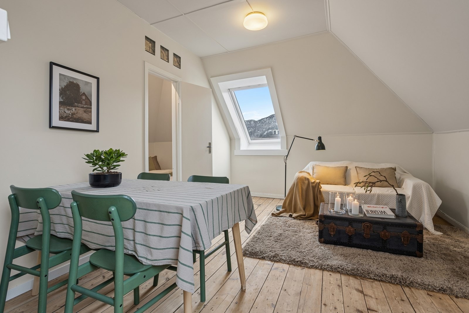 Loftstue - perfekt som TV-krok, lekerom eller ungdomsrom. Galleribilde