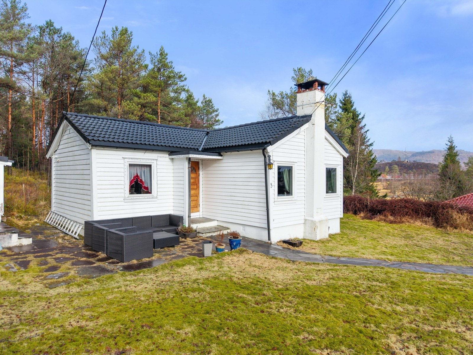 Det foreligger ikke ferdigattest eller midlertidig brukstillatelse, men eiendommen har vært brukt til boligformål så lenge vi vet Galleribilde