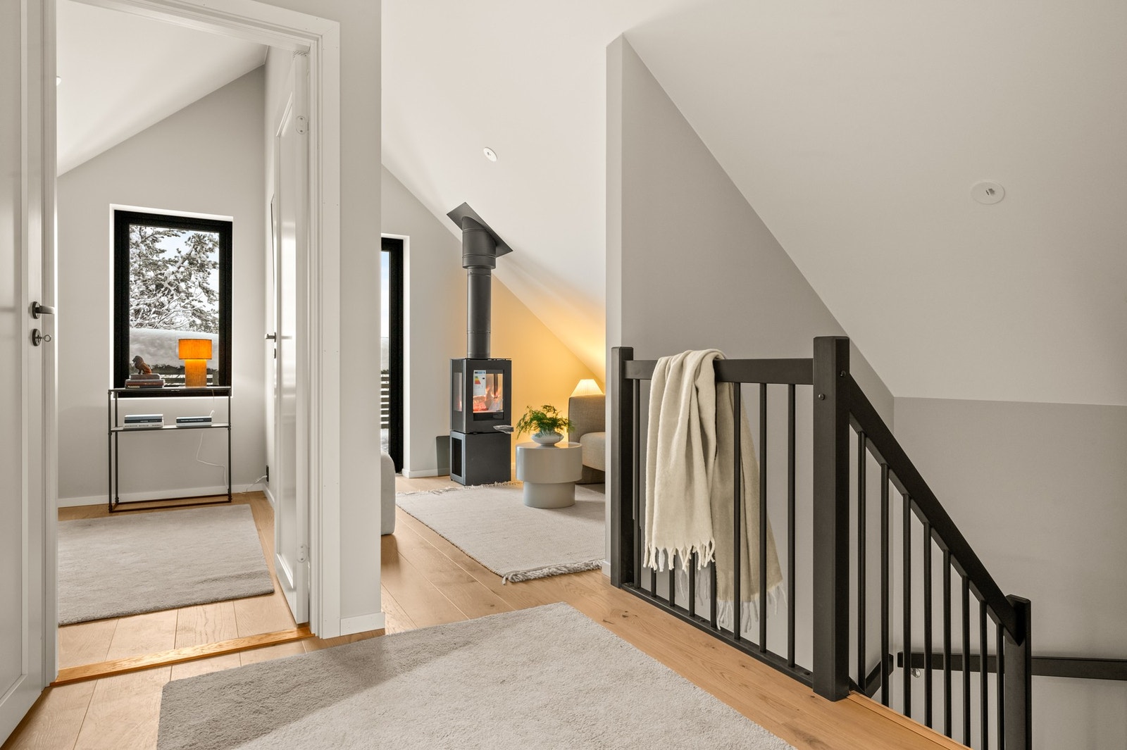 3. etg. inneholder gang, baderom, 3 soverom og stue Galleribilde