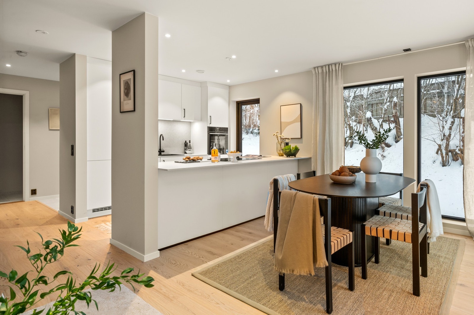 Fin spiseplass ved kjøkkenet Galleribilde