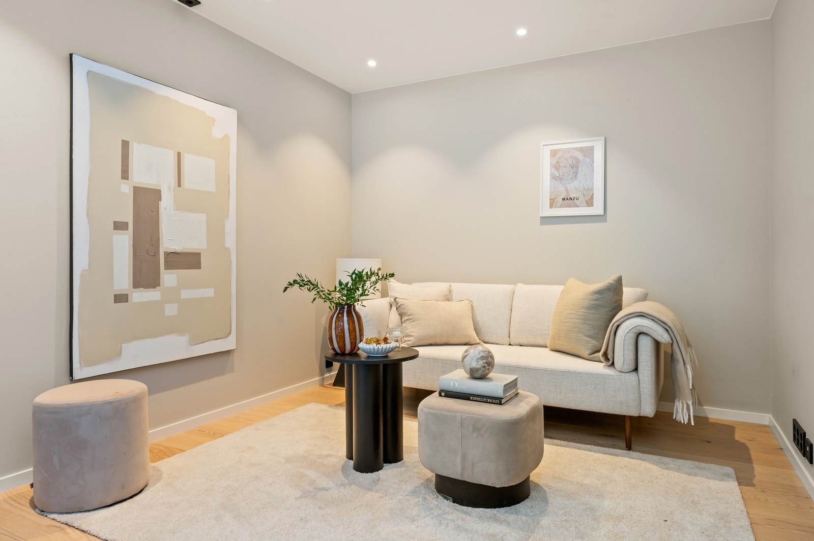 Sosial sone ved kjøkkenet med et hyggelig lounge avdeling Galleribilde