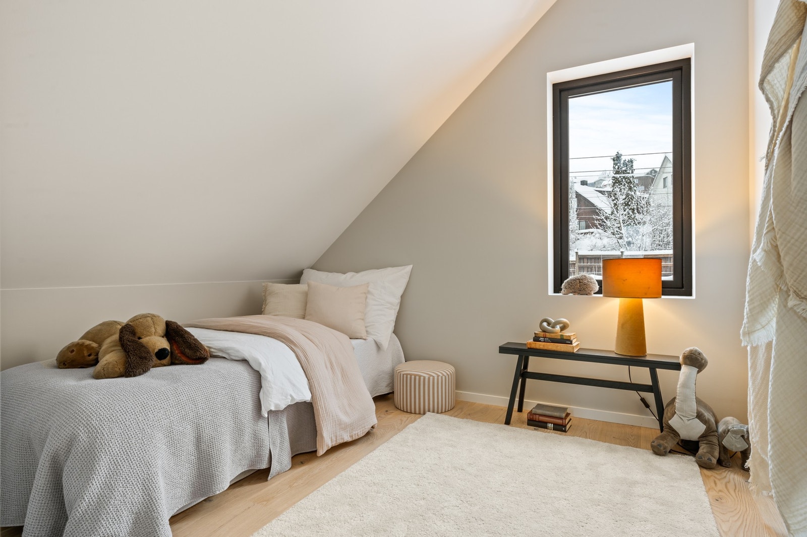 Soverom 3 og 4 har også plass til seng, arbeidsplass og garderobeløsninger Galleribilde