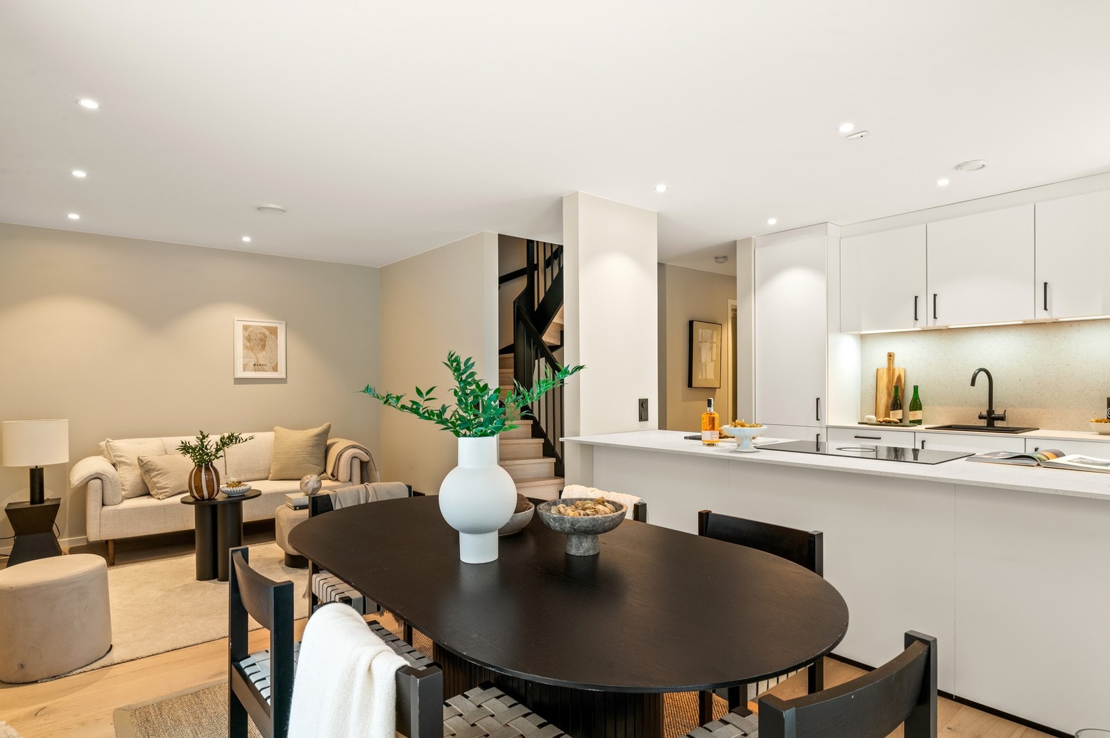 Herlig spisekjøkken - et perfekt samlingspunkt for venner og familie Galleribilde