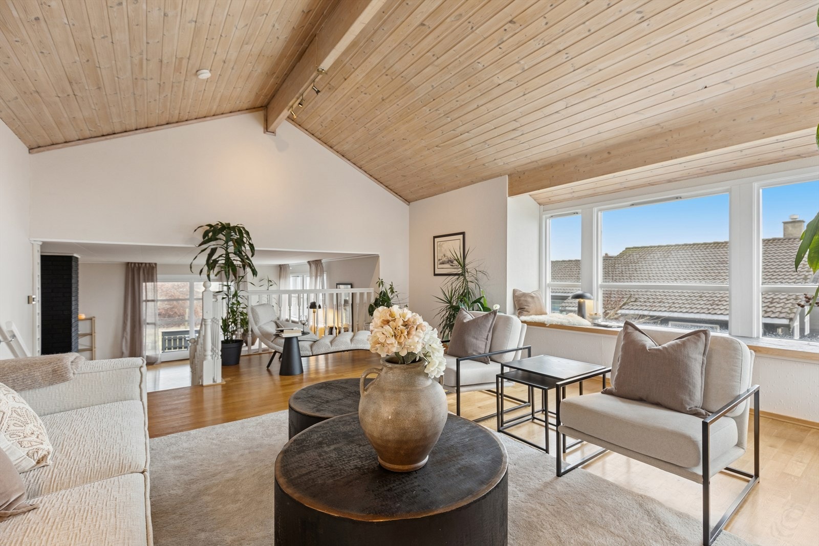 God plass til valgfri møblering i stue. Galleribilde