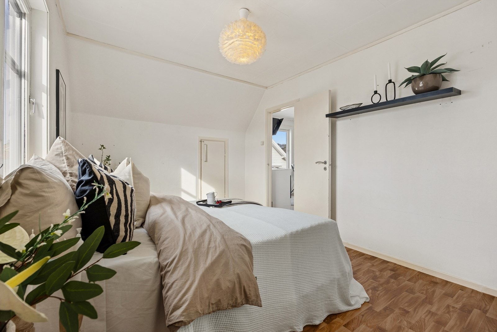 Fra soverommet er det enkel tilgang til leilighetens øvrige rom. Galleribilde