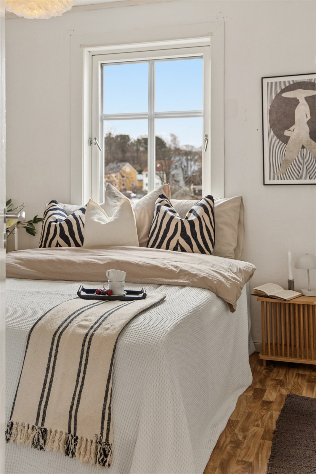 I tilknytning til hovedsoverommet er det to praktiske boder for ekstra lagring. Galleribilde