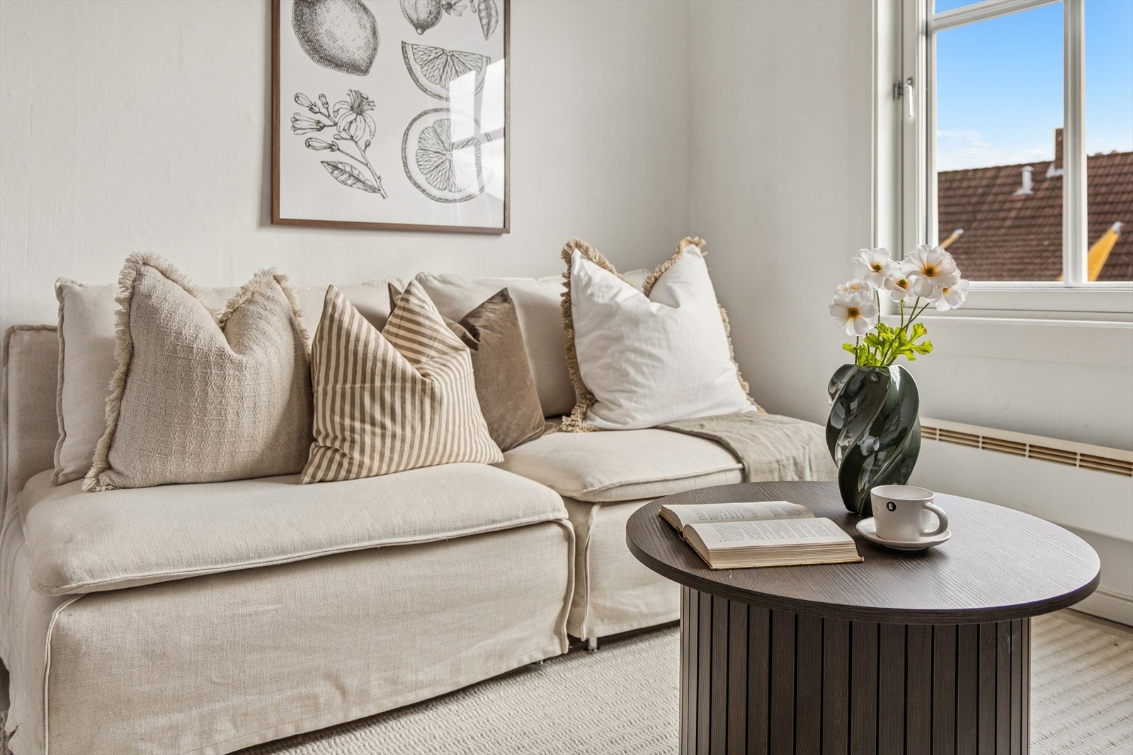 Vinduene i leiligheten er malte trevinduer med 2-lags glass. Galleribilde