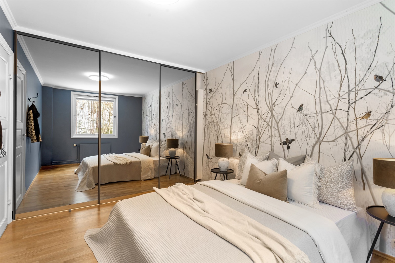 Soverom 1 med skyvedørsgarderobe Galleribilde