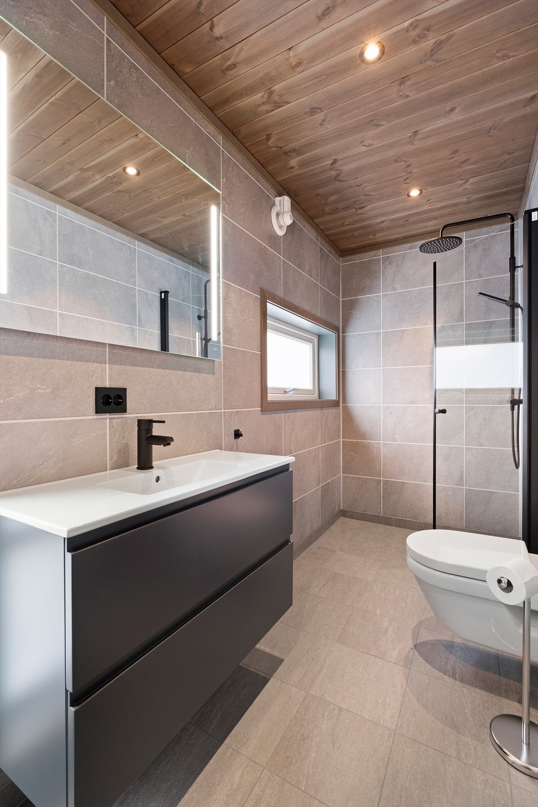 Bad i tiknytning til hovedsoverom Galleribilde