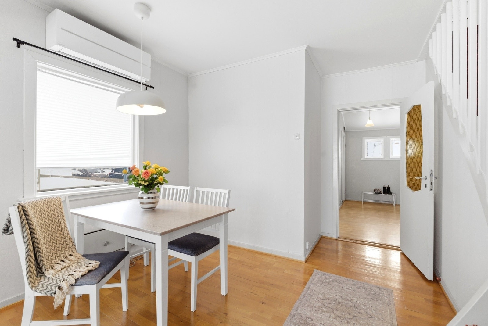 God plass til spisestue for sosiale stunder. Galleribilde