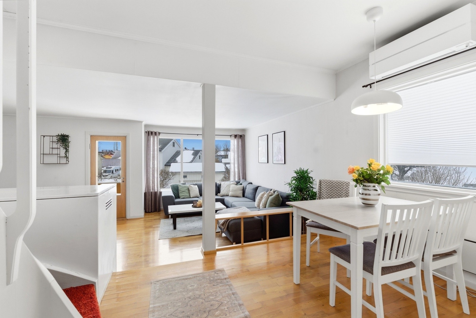 Det er installert varmepumpe over spisestuen. Galleribilde