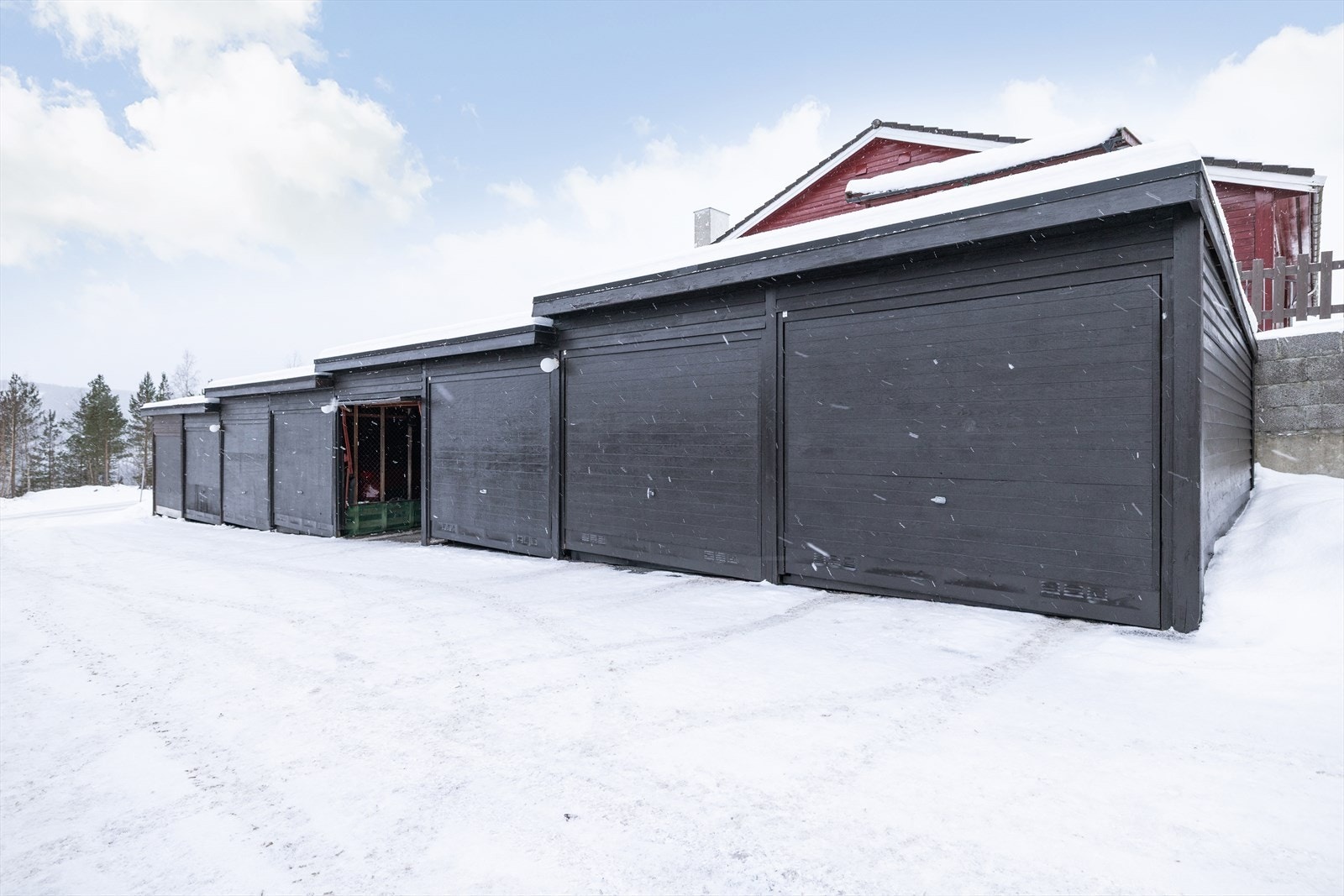 Det medfølger en garasjeplass på 14 m² i et felles garasjeanlegg. Galleribilde