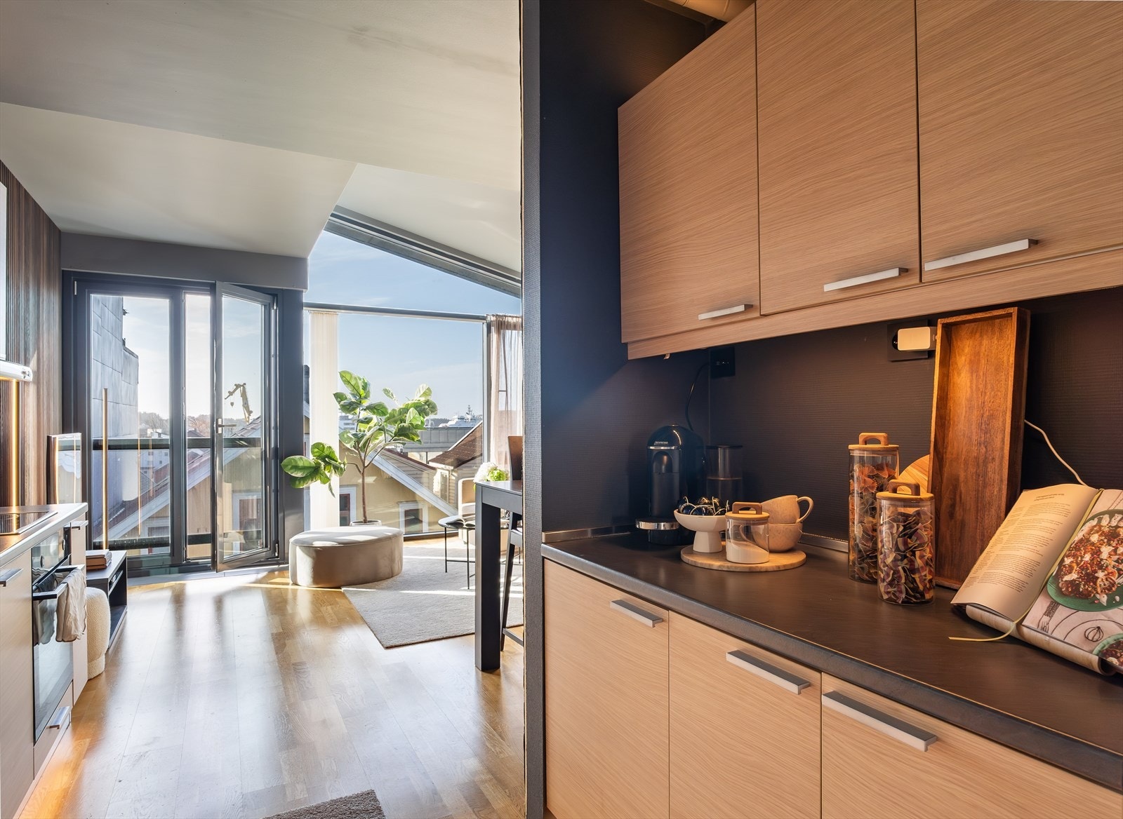 Velkommen til Strandgata 163 - presentert av eiendomsmegler Alexander Kvalevaag Skree v/ Aktiv Eiendomsmegling!
Foto: Mari Staveland Galleribilde