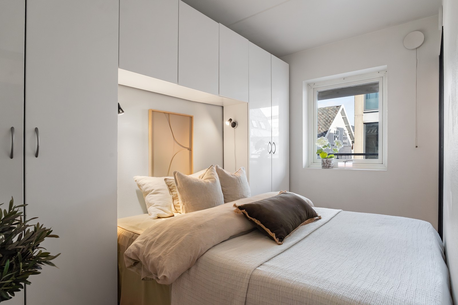 Lyst og luftig soverom av god størrelse. Galleribilde