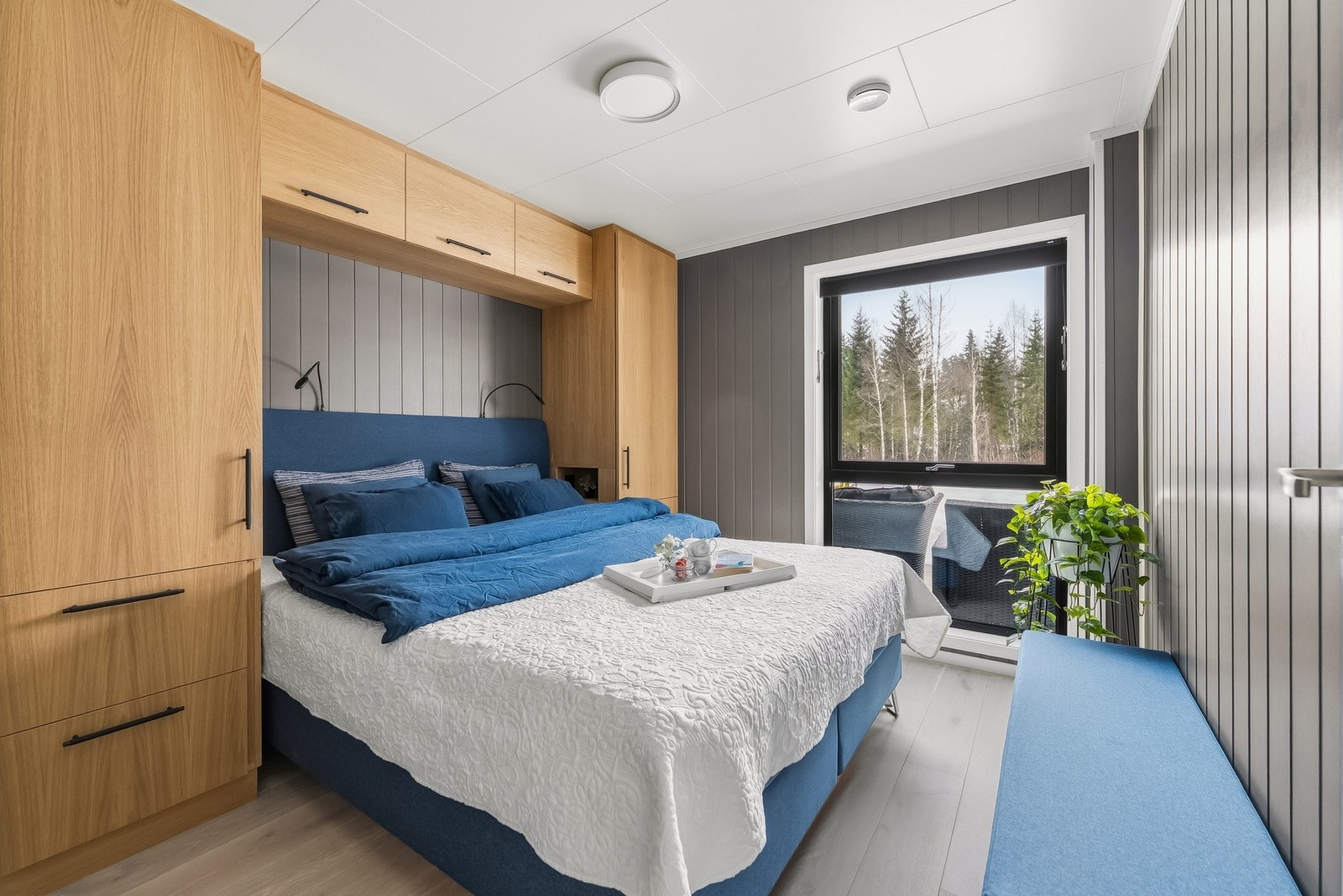 Soverom. NB: Skap og lagring rundt senga følger ikke. Galleribilde