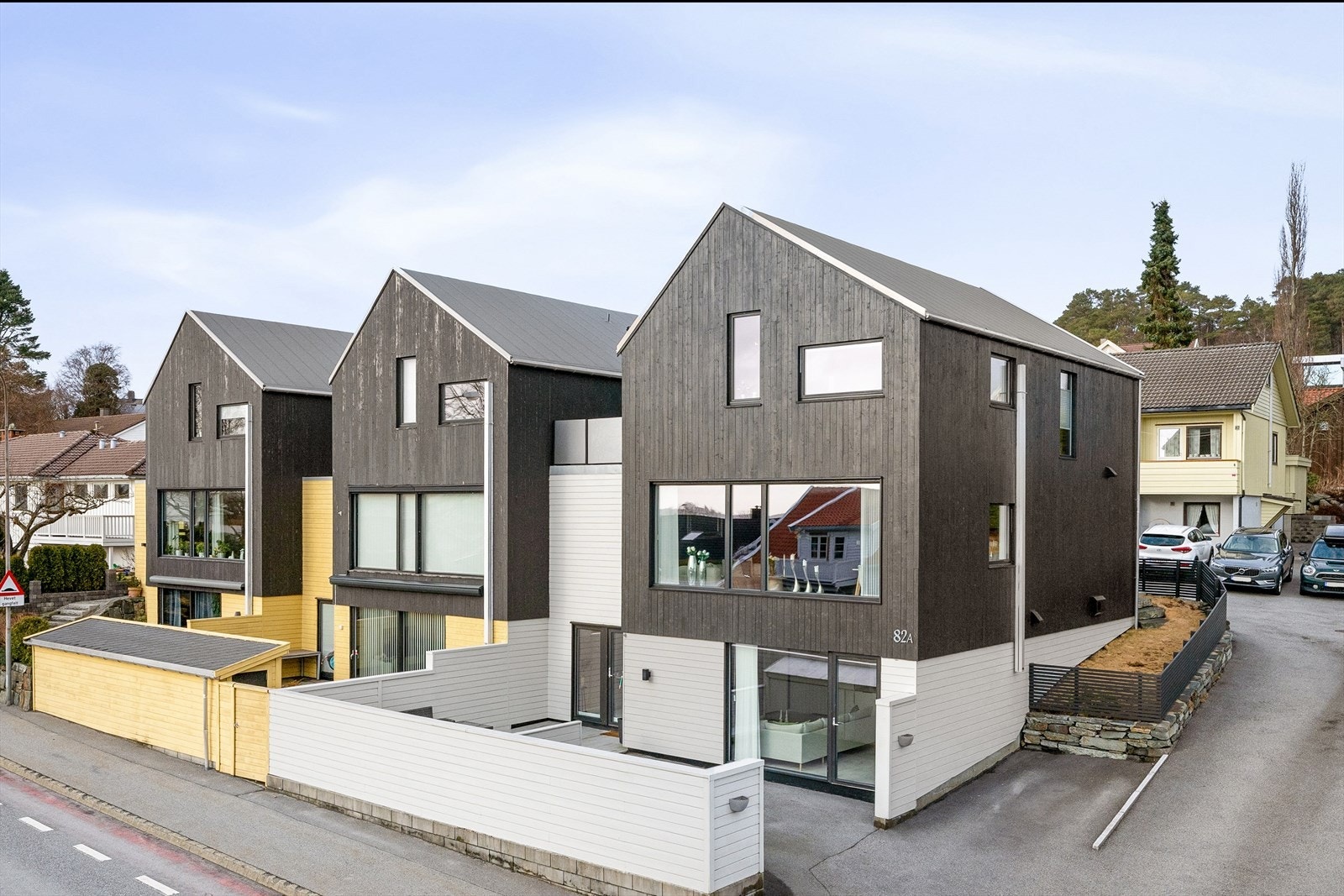 Dan Chruickshank presenterer: Strøken, delikat enebolig (2016) m/innredet sokkel. 2 kjøkken/4 sov/3 wc. Luftig og pen utsikt. Takterrasse. (Foto: Dirdal foto). Galleribilde