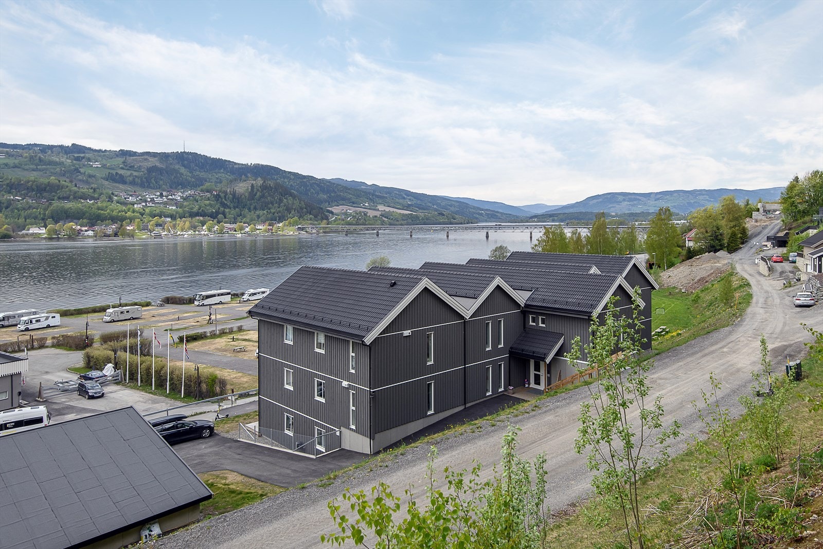 Det er kort vei til rekreasjonsområder som Strandpromenaden, perfekt for tur og aktivitet. Galleribilde