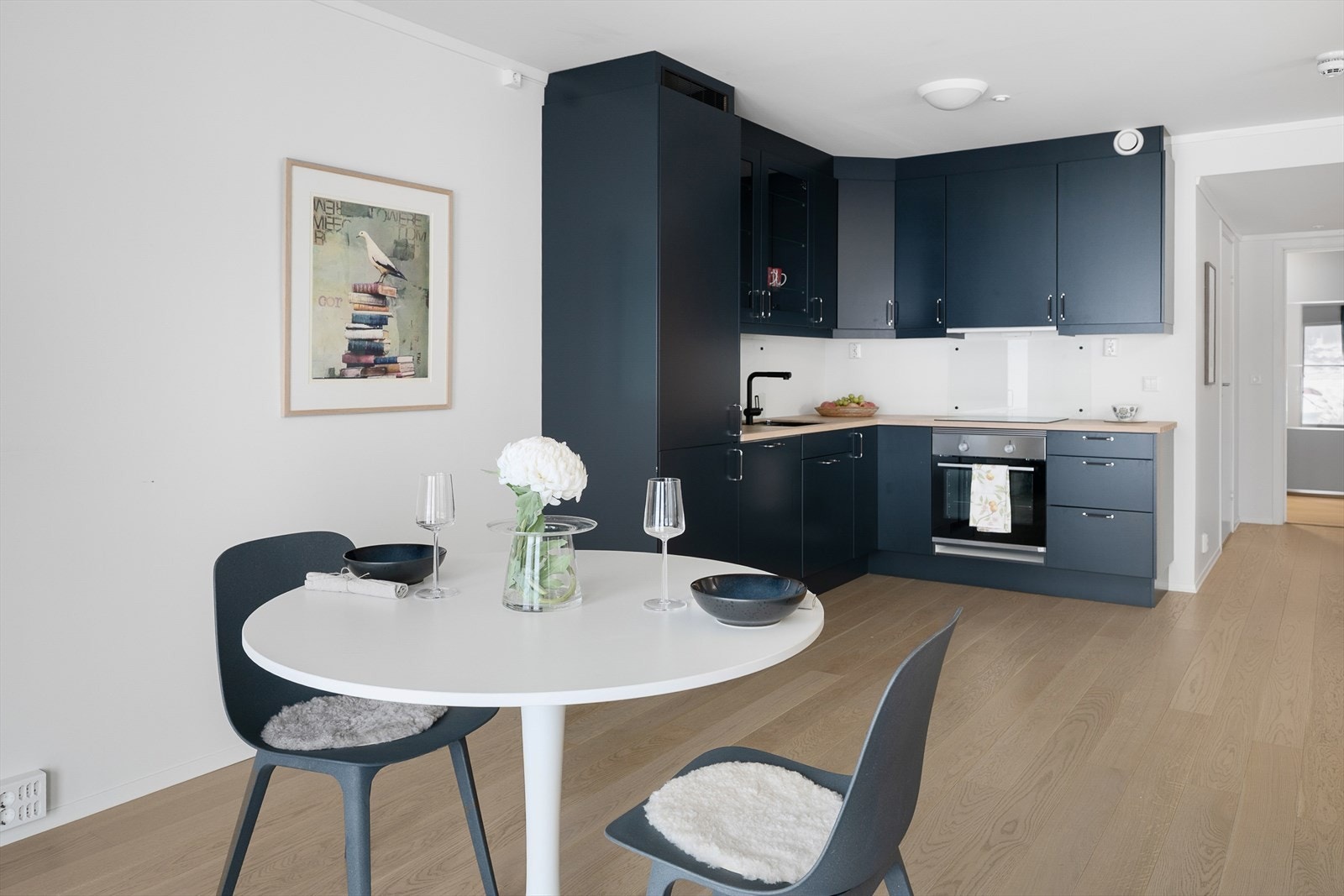 I tilknytning til kjøkkenet er det en naturlig plass for en hyggelig spiseplass. Galleribilde